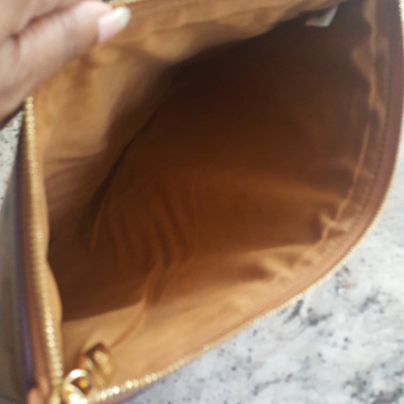 ♨️SOLD NO LONGER AVAILABLE ♨️MCM Wristlet - Picture 4 of 8